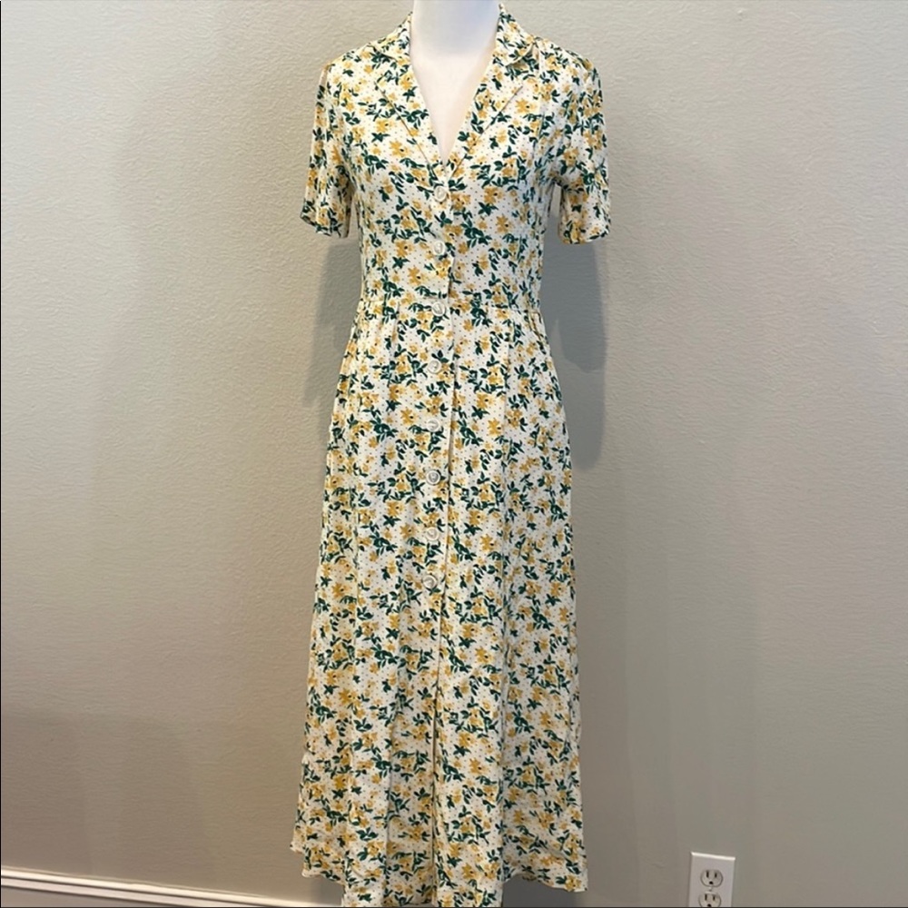 Urban Outfitters Summer Dress 👗 Yellow floral pattern; perfect for a summer day